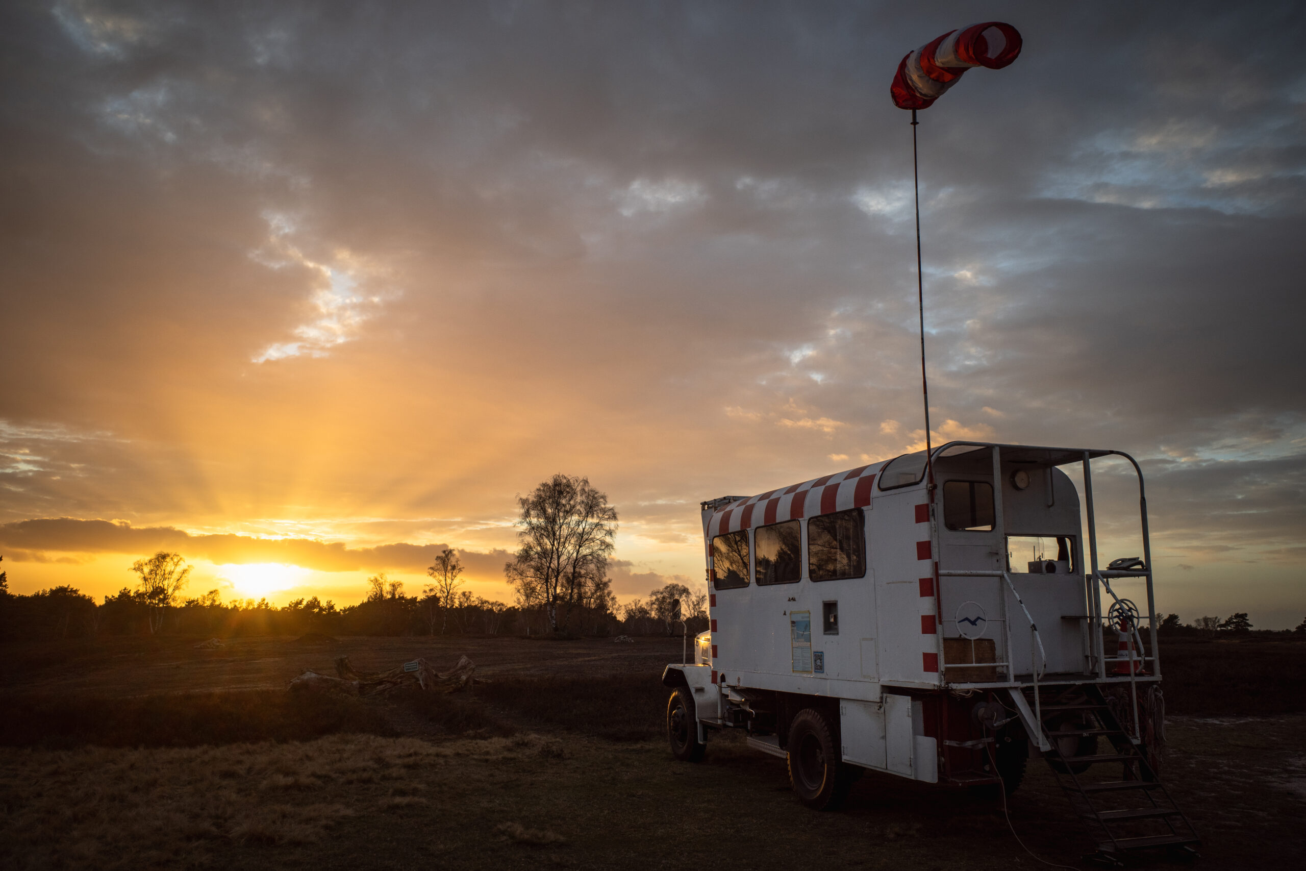 Startwagen im Sonnenuntergang