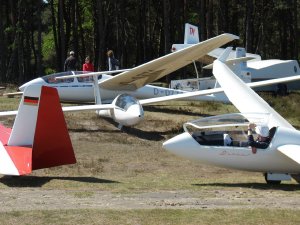 Der Start in Fischbek mit einer ASK- 21 und zwei Einsitzern vom Typ Discus CS.