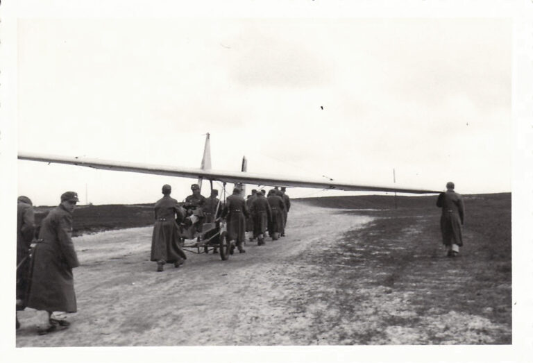 Zwölf Flugschüler schulten auf einem Zögling